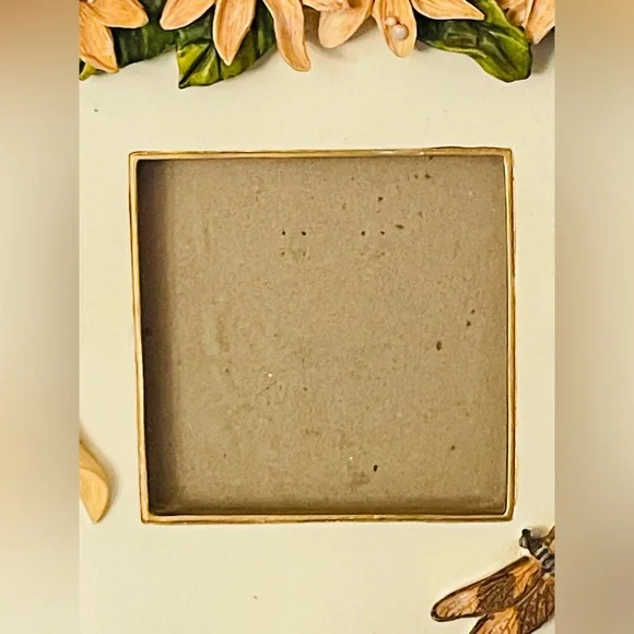 Floral Daisy Picture Frame with Dragonfly Accent 4x4 Picture Frame - Picture 5 of 8